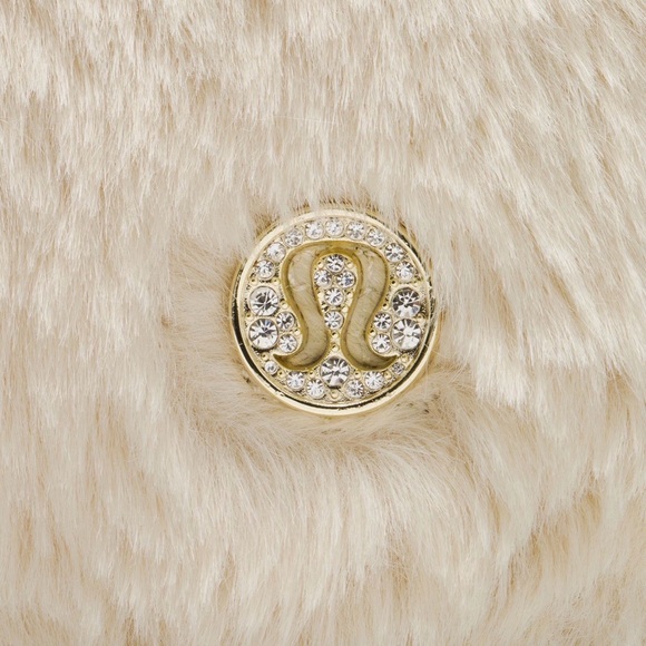🆕 LULULEMON Everywhere Belt Bag Plush Fleece *Rhinestone Logo! NEW Ivory/Gold - Picture 4 of 17